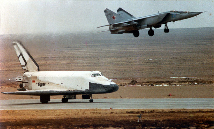 http://www.buran.fr/bourane-buran/Photos/091-Atterrissage-Landing-bburan2.jpg